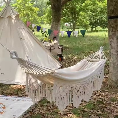 Handwoven Macrame Hammock - Cozy & Stylish Relaxation